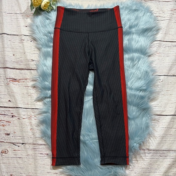 Wear It To Heart Reversible Crop Leggings sz S - Picture 1 of 6